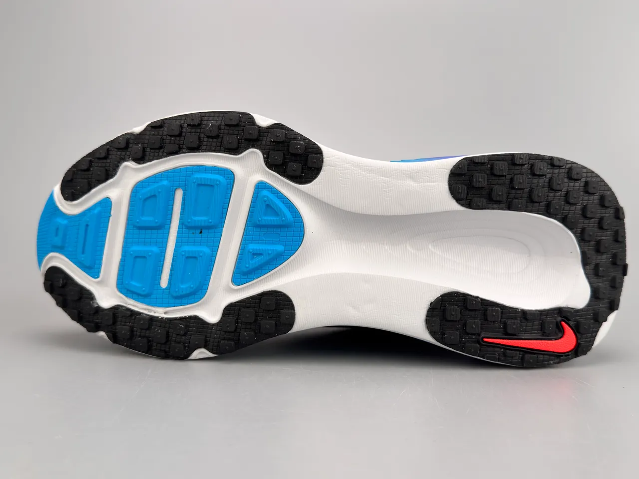 Nike Chaussures de running avec upper en knit ingénierie bleu et violet, motif ondulé sur la semelle ZoomX 8