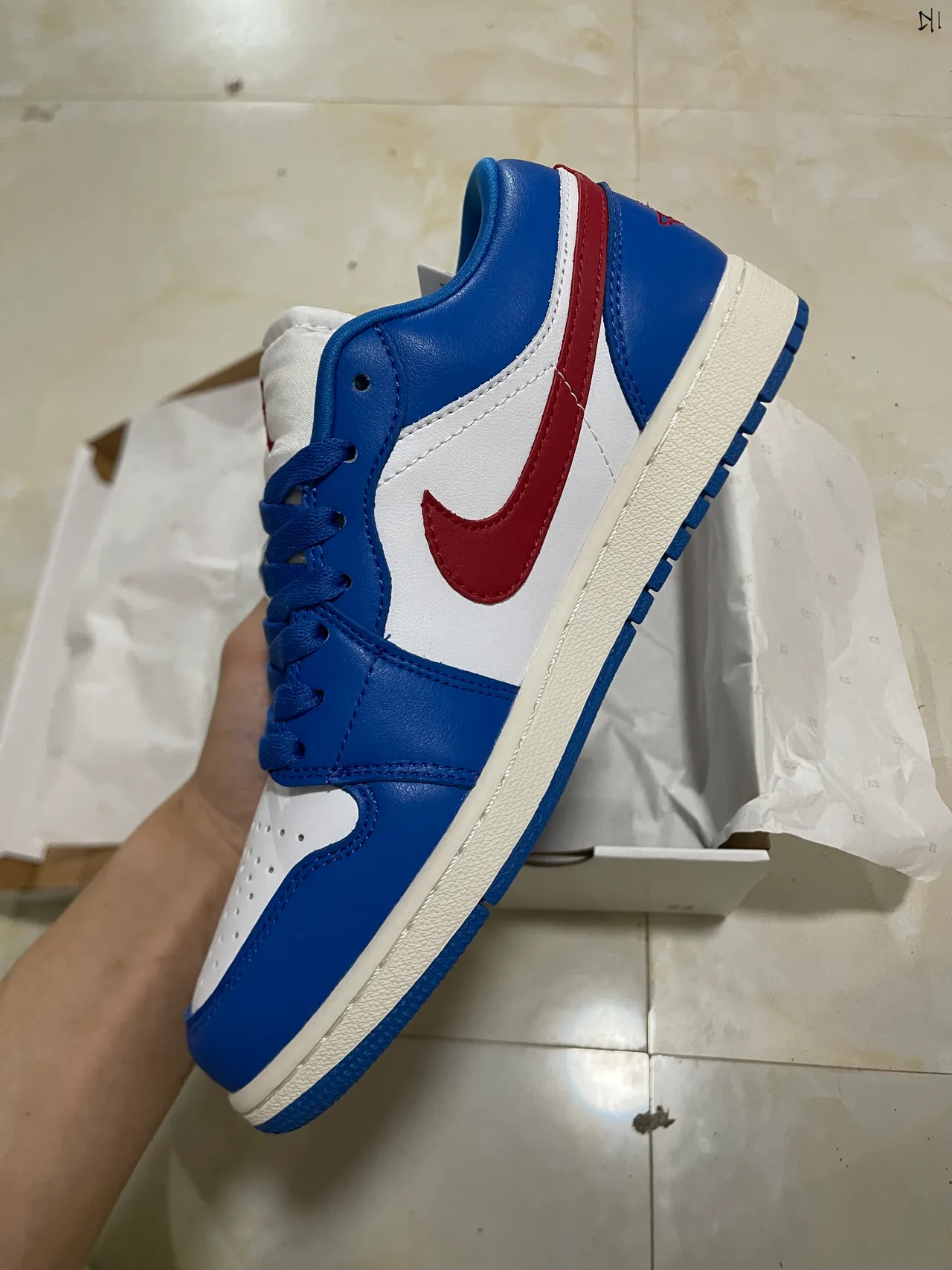 Nike Blue Red Low-Top Leather Upper Lifestyle Sneakers 4