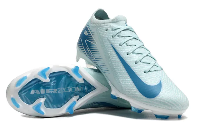 Nike Chaussures de football à tige basse, ajustement chaussette, upper en mesh ingénierisé au style Flyknit-Style, bleu transparent, pour surface ferme 3