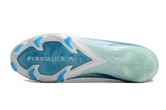 Nike Chaussures de football à tige basse, ajustement chaussette, upper en mesh ingénierisé au style Flyknit-Style, bleu transparent, pour surface ferme 6