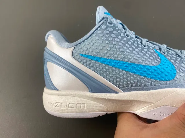 Nike Bleu Blanc Haut Texturé Pebble Upper Chaussures de Basketball 3