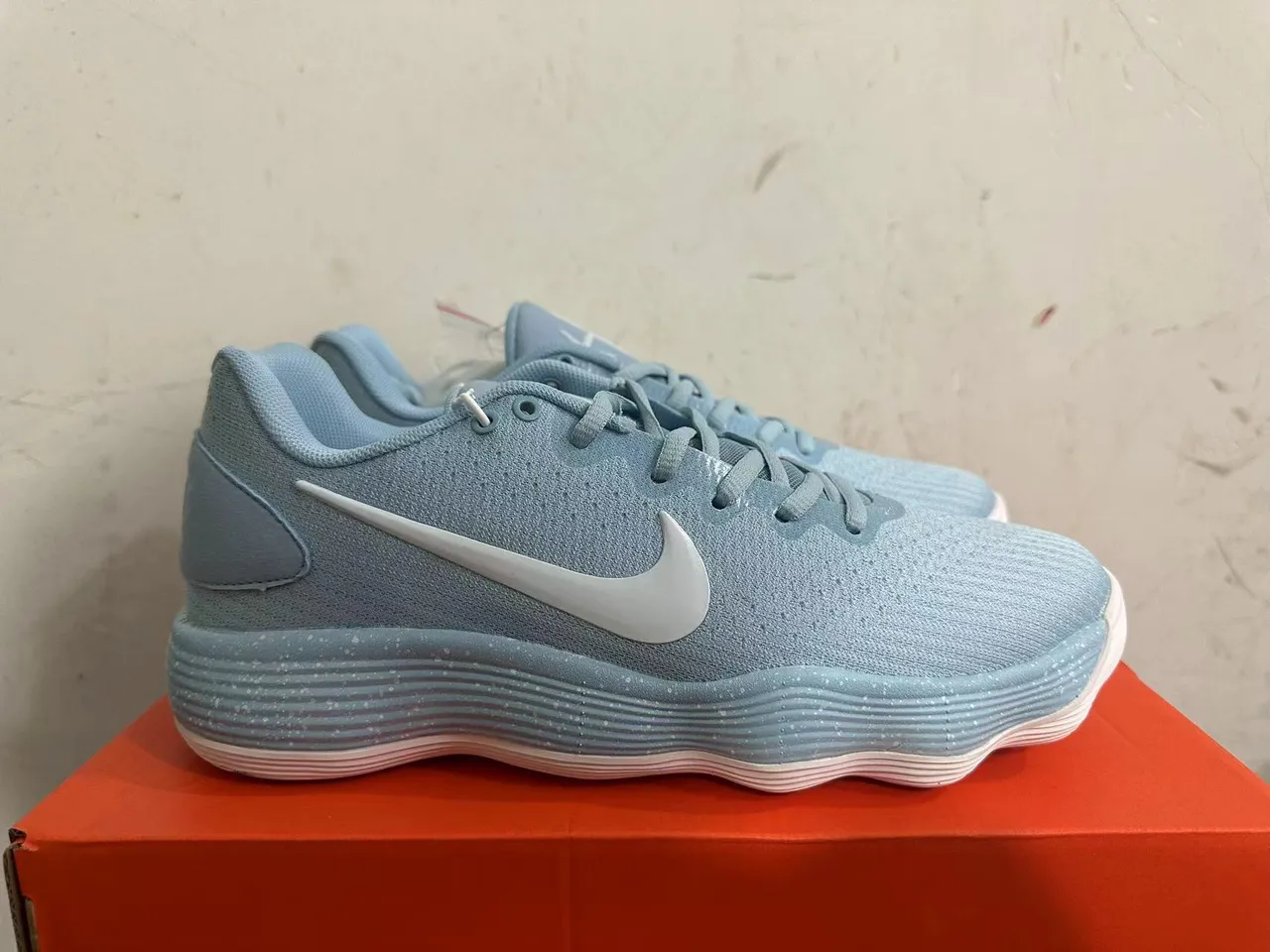 Nike Blue White Knit Upper Ribbed Midsole Basketball Shoes 4