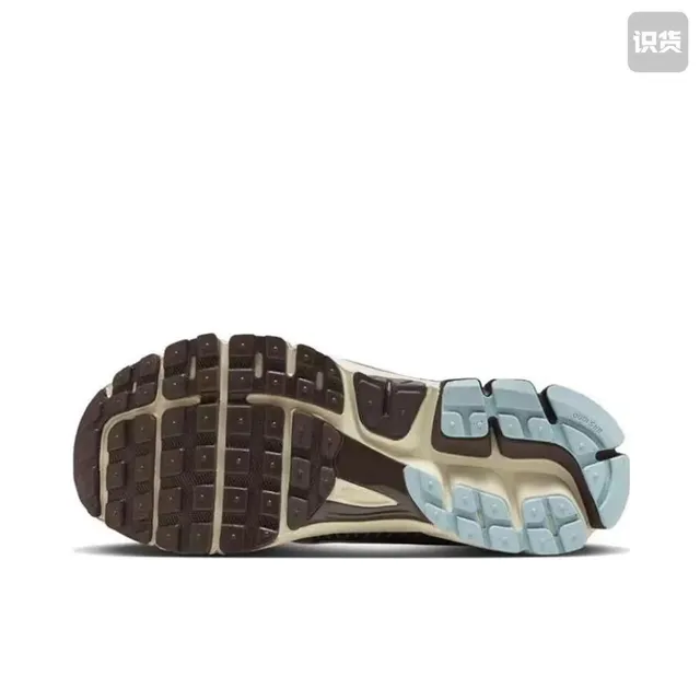 Nike Tênis de corrida marrom bege com camada sintética estilo cage superior de malha aberta 6