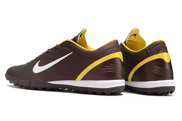 Nike Marrón Amarillo Zapatos de fútbol indoor de corte bajo con parte superior sintética y paneles texturizados con ribete 4