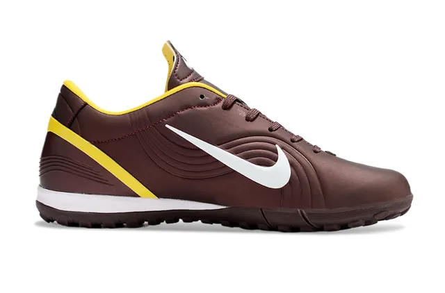 Nike Marrón Amarillo Zapatos de fútbol indoor de corte bajo con parte superior sintética y paneles texturizados con ribete 5