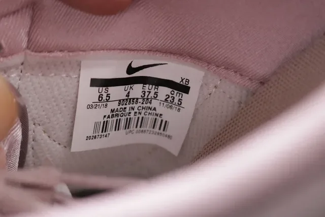 Nike Cortez Zapatillas Lifestyle con upper de ante rosa dorado y Swoosh metálico 2
