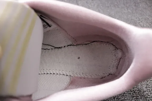 Nike Cortez Zapatillas Lifestyle con upper de ante rosa dorado y Swoosh metálico 3