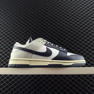Nike Dunk Low بيج و نافي أسلوب الحياة سنيكرز