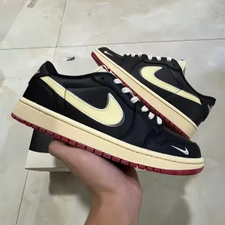 Nike Dunk Low أسود كريم أحمر حذاء رياضي أسلوب حياة
