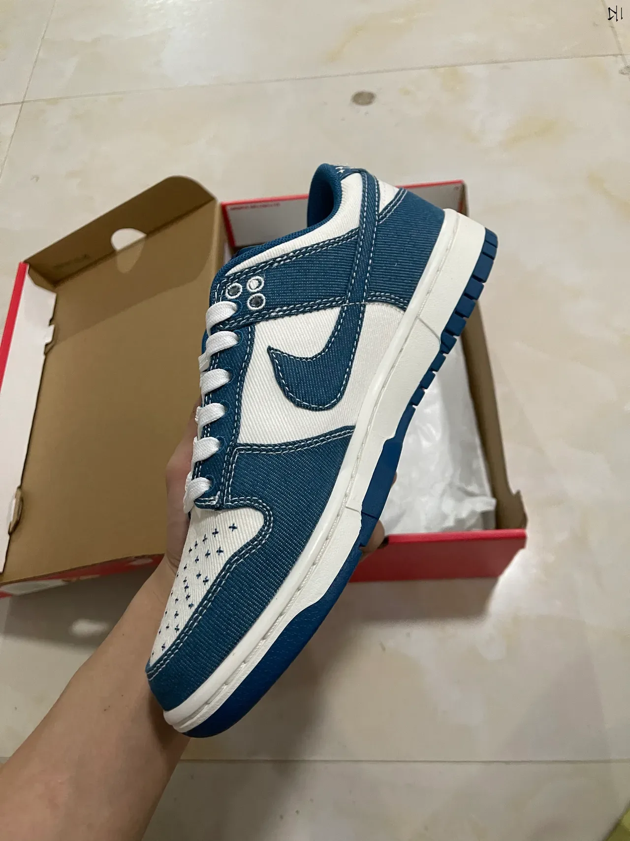 Sneakers Nike Dunk Low Denim Navy et White Lifestyle 4
