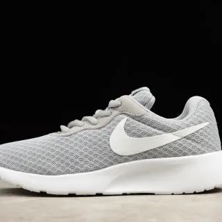 Nike رمادي أبيض شبكة إنجينيرية علوية مينيمال سووش جانبي حذاء أسلوب حياة