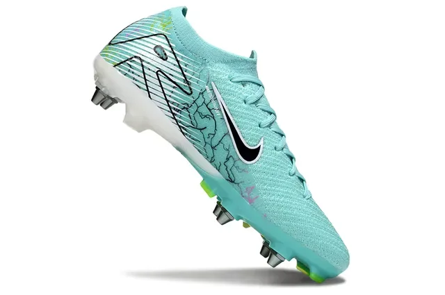 Nike Mercurial Vapor Chaussures de football bleu vert en maille avec overlay d'art linéaire graphique pour surface ferme 2