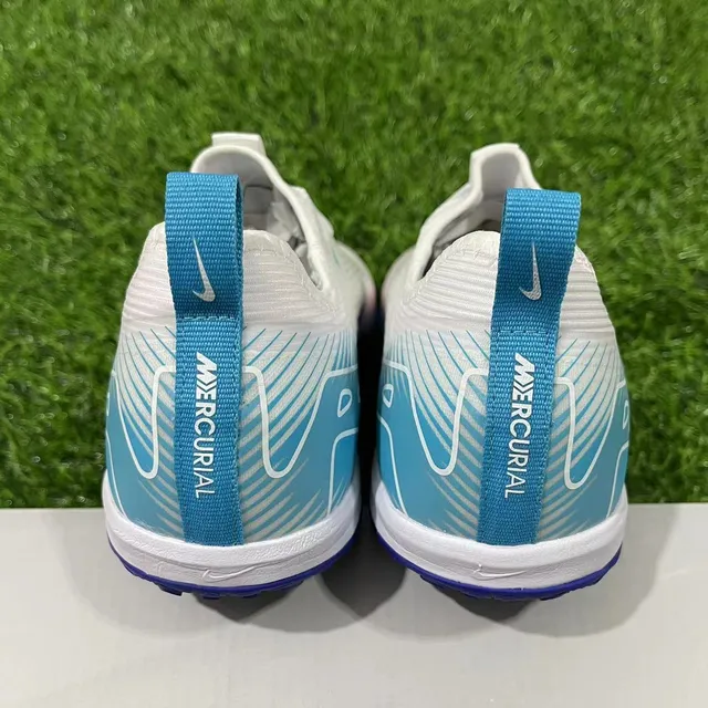 Nike Phantom GT 粉蓝渐变鞋面 紫色 Swoosh 草地足球鞋 3