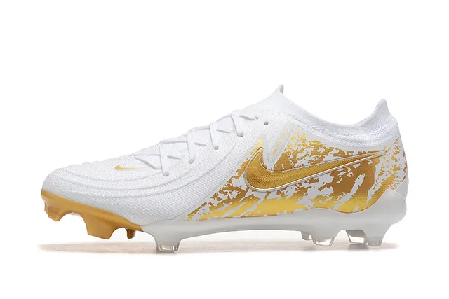 Nike Phantom GT Chaussures de football à empeigne tricot blanc doré, impression de pulvérisation graphique, terrain ferme 10
