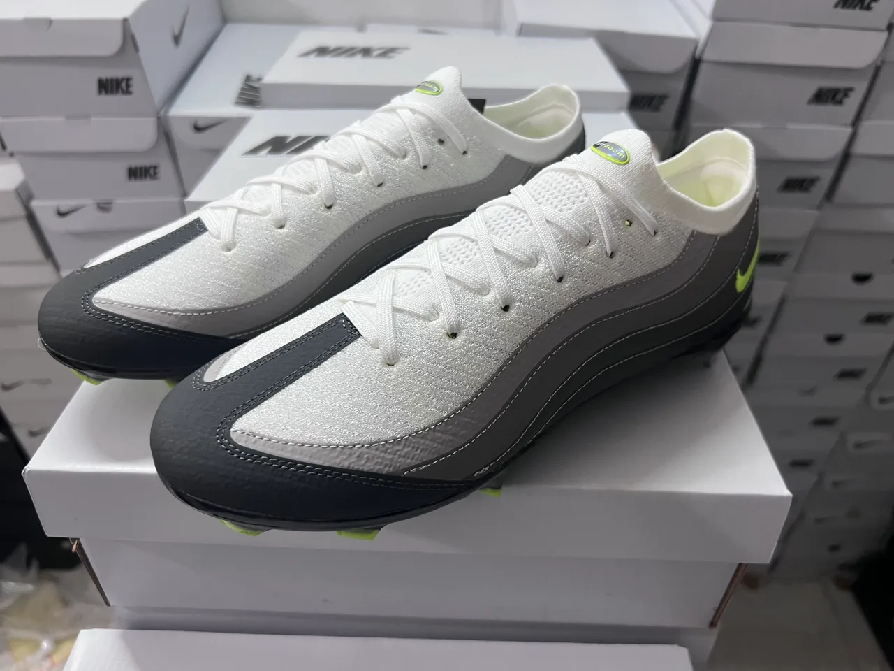 Nike Phantom GT Branco Cinza Baixo Corte Amarração Campo Firme Sapatos de Futebol 8