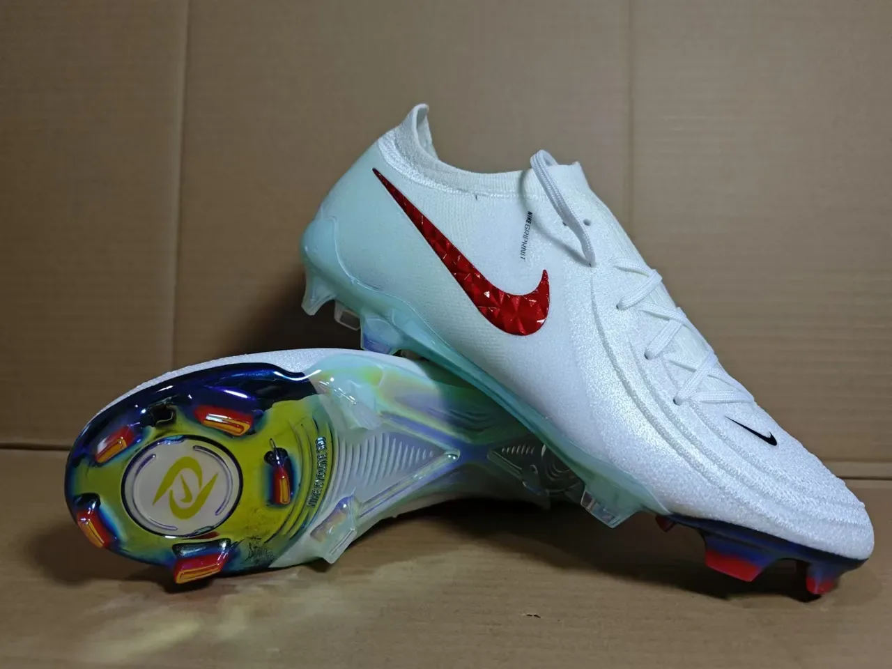 Nike Phantom GT Blanco Rojo Upper de Tejido Iridiscente TPU Tacón Firm-Ground Zapatos de Fútbol 2