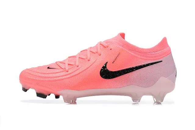 Nike Chaussures de football rose et noir à tige basse, ajustement chaussette, construction supérieure en maille texturée, surface ferme 9