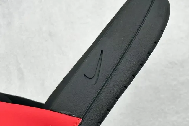 Nike Red Black Single-Strap Ribbed Upper Slippers 2