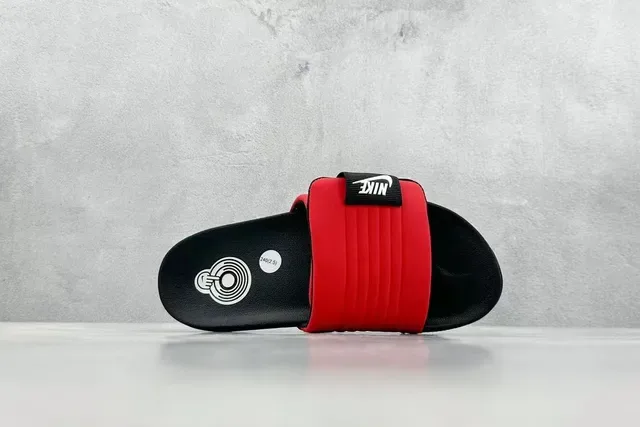 Nike Red Black Single-Strap Ribbed Upper Slippers 7