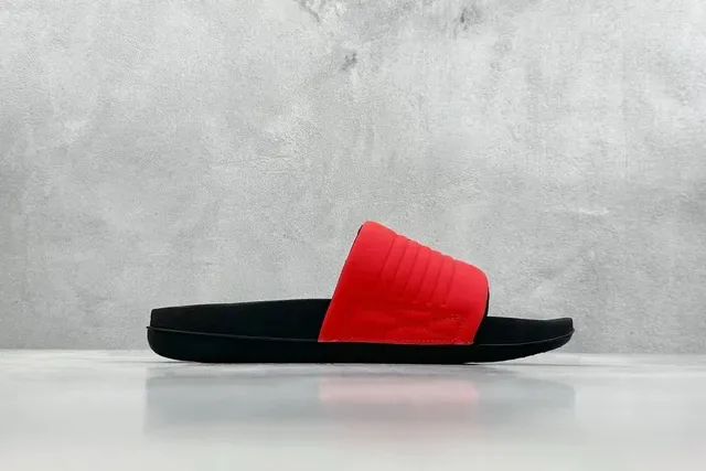 Nike Red Black Single-Strap Ribbed Upper Slippers 8