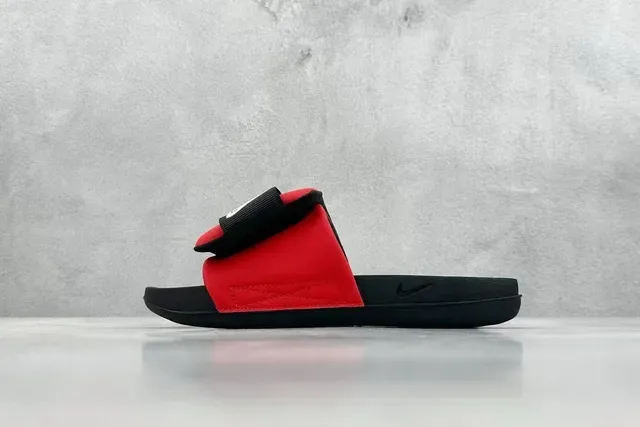Nike Red Black Single-Strap Ribbed Upper Slippers 9