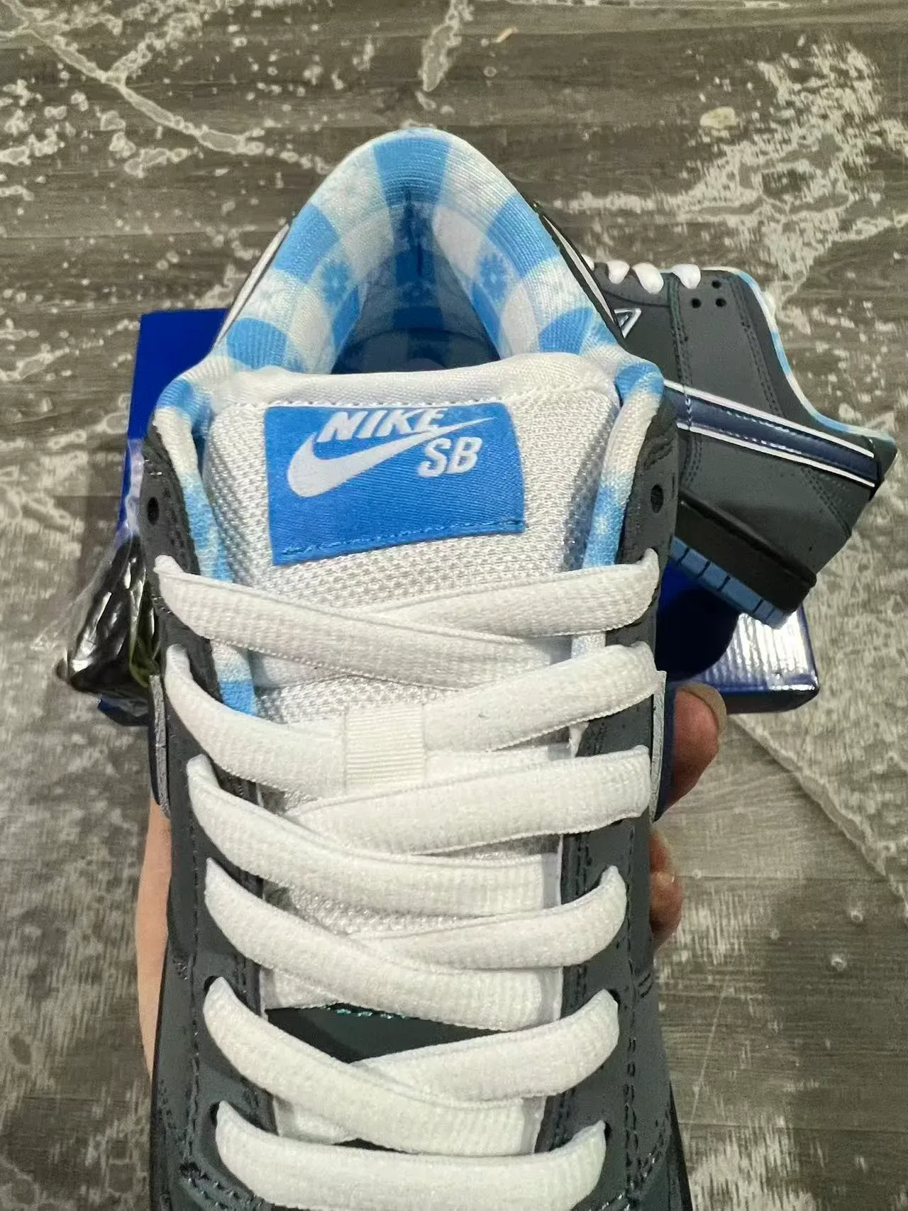 耐克 SB Dunk Low 灰蓝勾滑板鞋 4