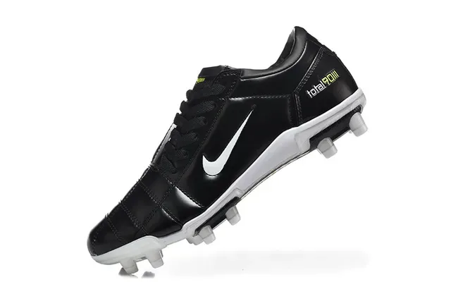 Nike Total 90 III 黑白 硬地足球鞋 4
