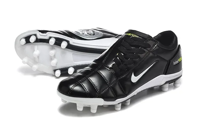Nike Total 90 III 黑白 硬地足球鞋 6