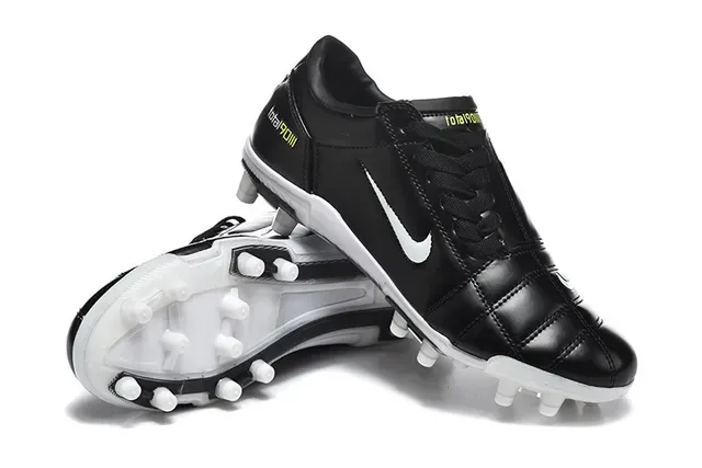 Nike Total 90 III 黑白 硬地足球鞋 7