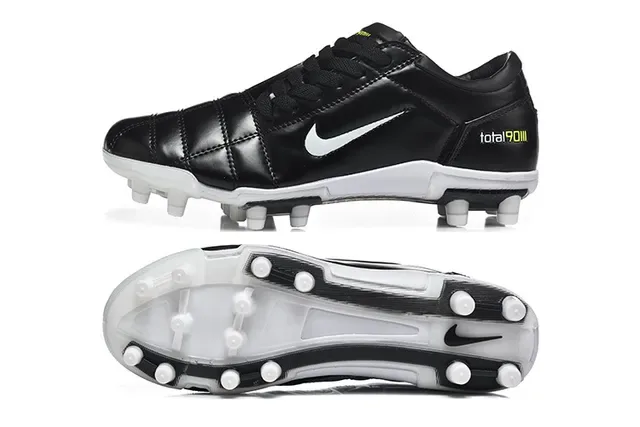 Nike Total 90 III 黑白 硬地足球鞋 9