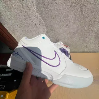 Nike Zapatillas de Baloncesto de Alta con Swoosh Bordado Blanco y Morado
