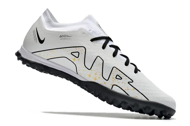 Nike সাদা কালো Flyknit উপরের Swoosh ওভারলে টার্ফ ফুটবল জুতা 2