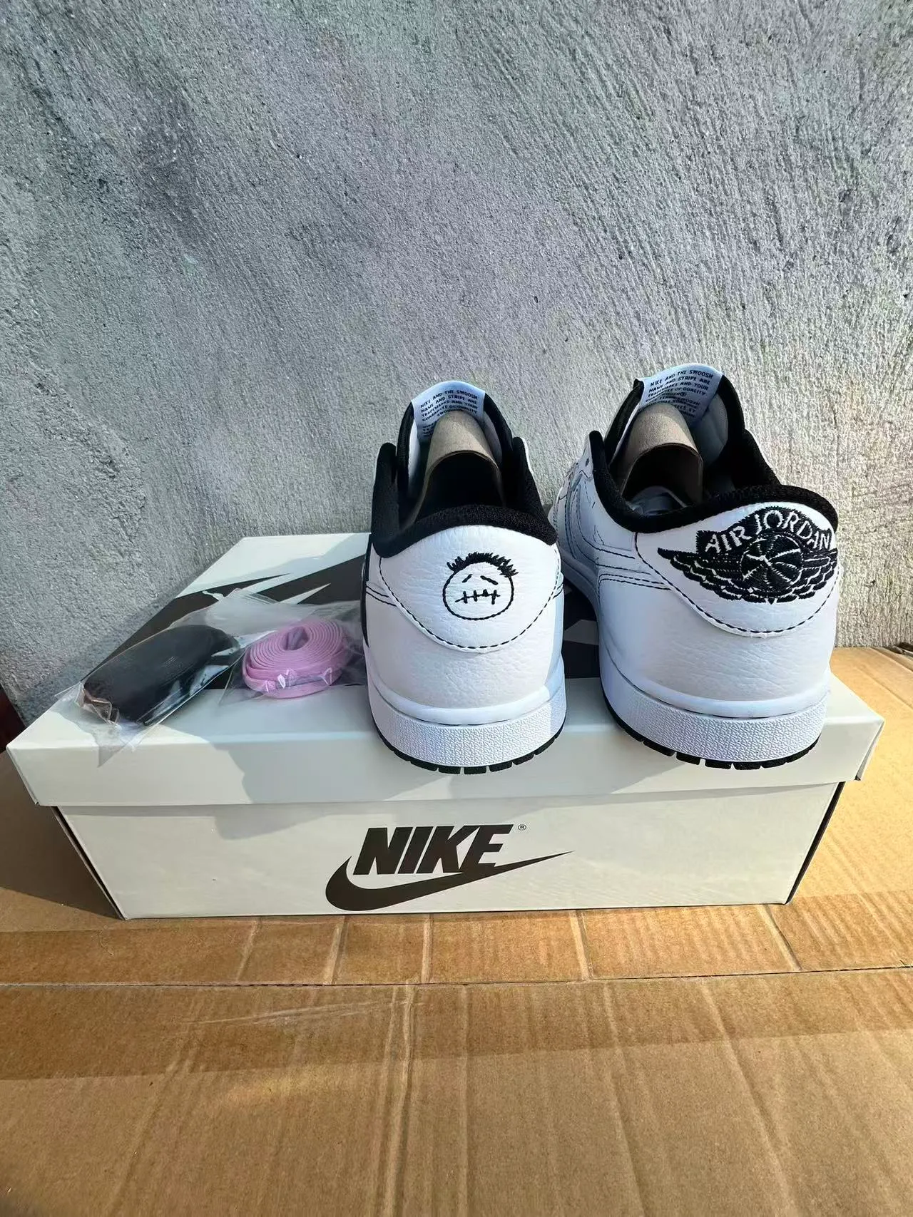 Nike White Black Low-Top Leather Upper Lifestyle Sneakers 10