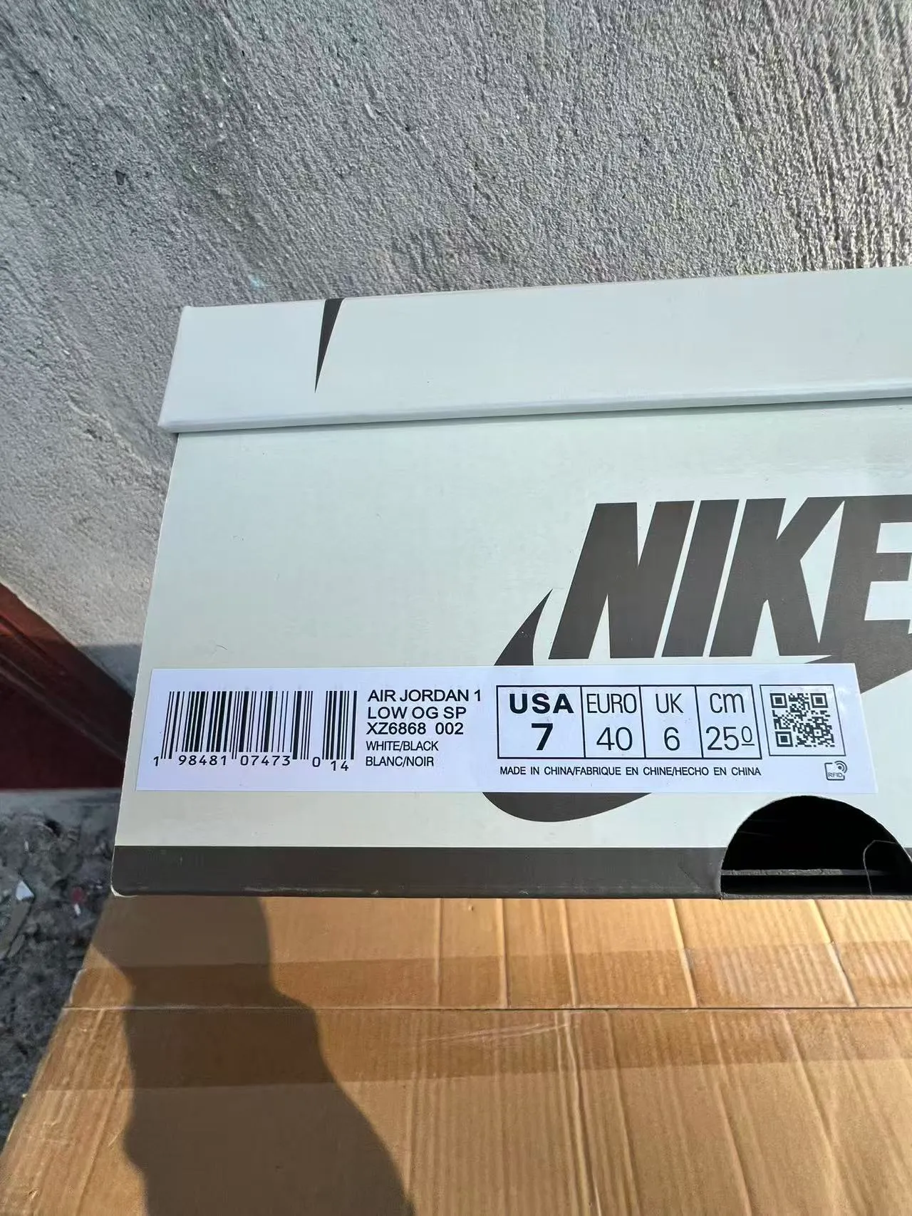 Nike White Black Low-Top Leather Upper Lifestyle Sneakers 11