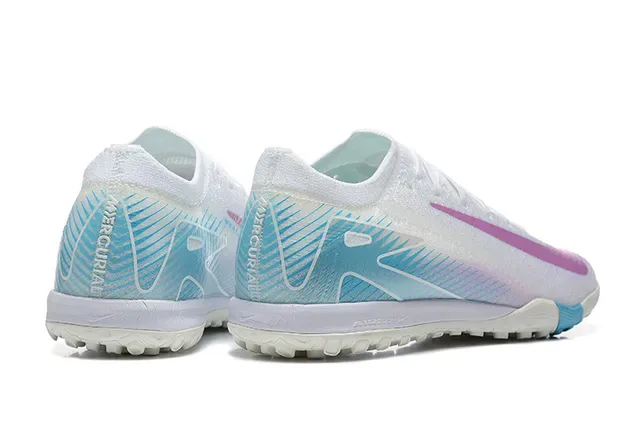 Nike Chuteiras Turf Branco e Azul com Upper em Knit, Overlays Sintéticos Gradient 2