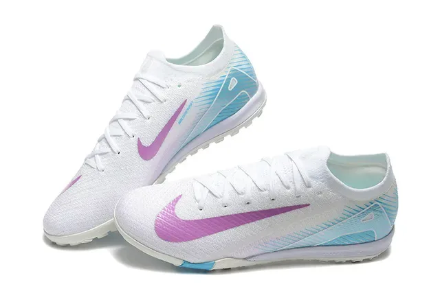 Nike Chuteiras Turf Branco e Azul com Upper em Knit, Overlays Sintéticos Gradient 3