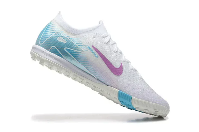 Nike Chuteiras Turf Branco e Azul com Upper em Knit, Overlays Sintéticos Gradient 4
