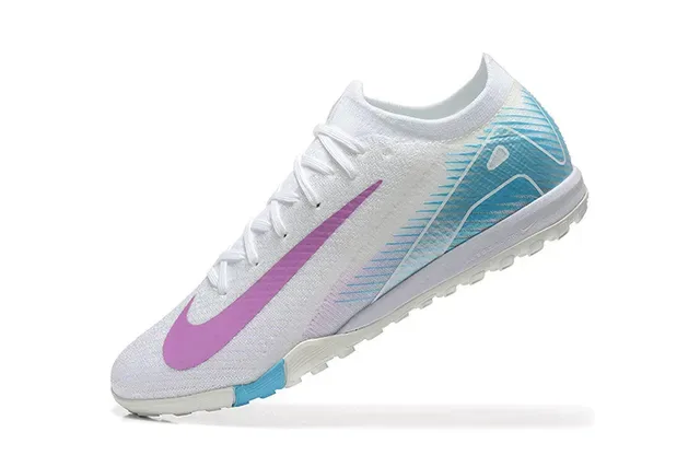 Nike Chuteiras Turf Branco e Azul com Upper em Knit, Overlays Sintéticos Gradient 5
