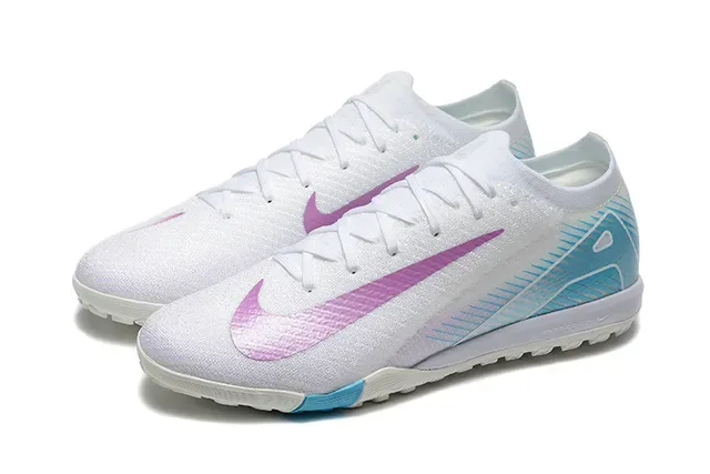 Nike Chuteiras Turf Branco e Azul com Upper em Knit, Overlays Sintéticos Gradient 8