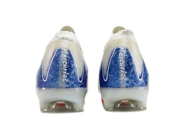 Nike 白蓝低帮针织鞋面 虹彩半透明鞋底板 Firm-Ground 足球鞋 4