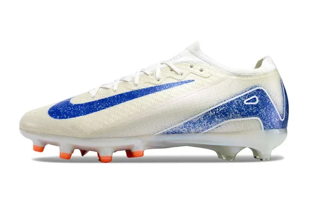 Nike 白蓝低帮针织鞋面 虹彩半透明鞋底板 Firm-Ground 足球鞋 8