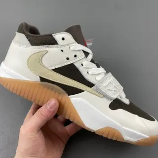 Nike সাদা বাদামী হাই-টপ স্তরযুক্ত লেদার-মেশ উপর বাস্কেটবল জুতো