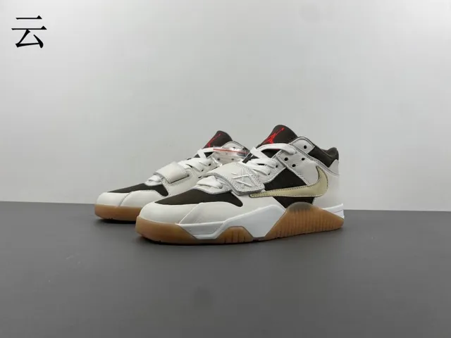 Nike সাদা বাদামী হাই-টপ স্তরযুক্ত লেদার-মেশ উপর বাস্কেটবল জুতো 2