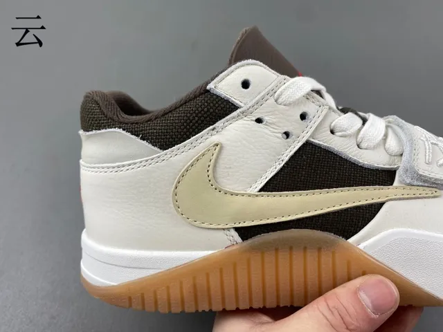 Nike সাদা বাদামী হাই-টপ স্তরযুক্ত লেদার-মেশ উপর বাস্কেটবল জুতো 4