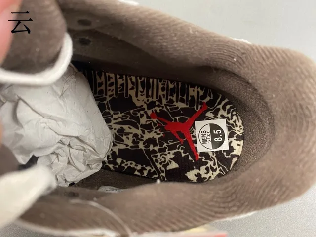 Nike সাদা বাদামী হাই-টপ স্তরযুক্ত লেদার-মেশ উপর বাস্কেটবল জুতো 9