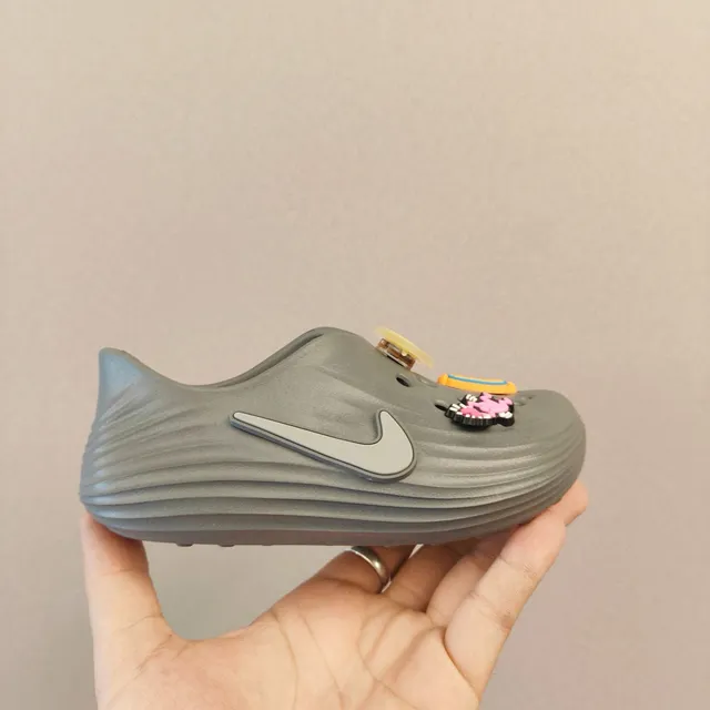 Nike zueco blanco gris espuma moldeada superior perforada 13