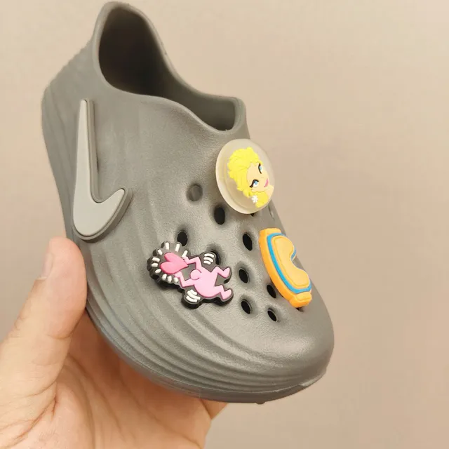 Nike zueco blanco gris espuma moldeada superior perforada 14