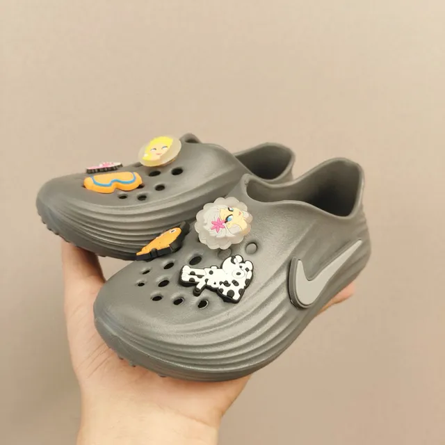 Nike zueco blanco gris espuma moldeada superior perforada 16