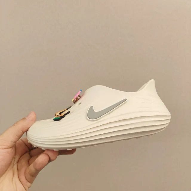 Nike zueco blanco gris espuma moldeada superior perforada 19
