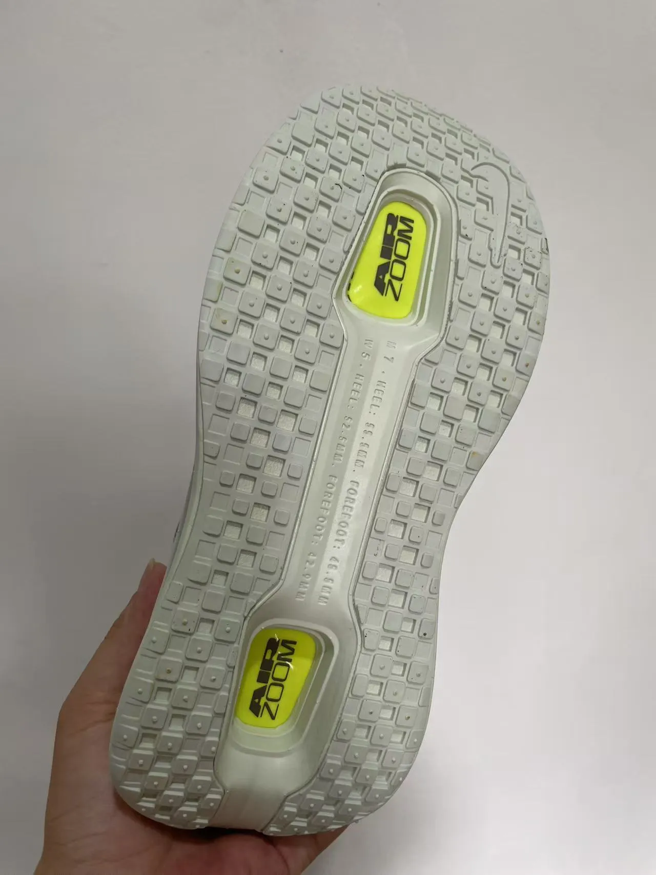Nike Chaussures de course avec upper en maille blanc et vert, unité d'air translucide néon 2